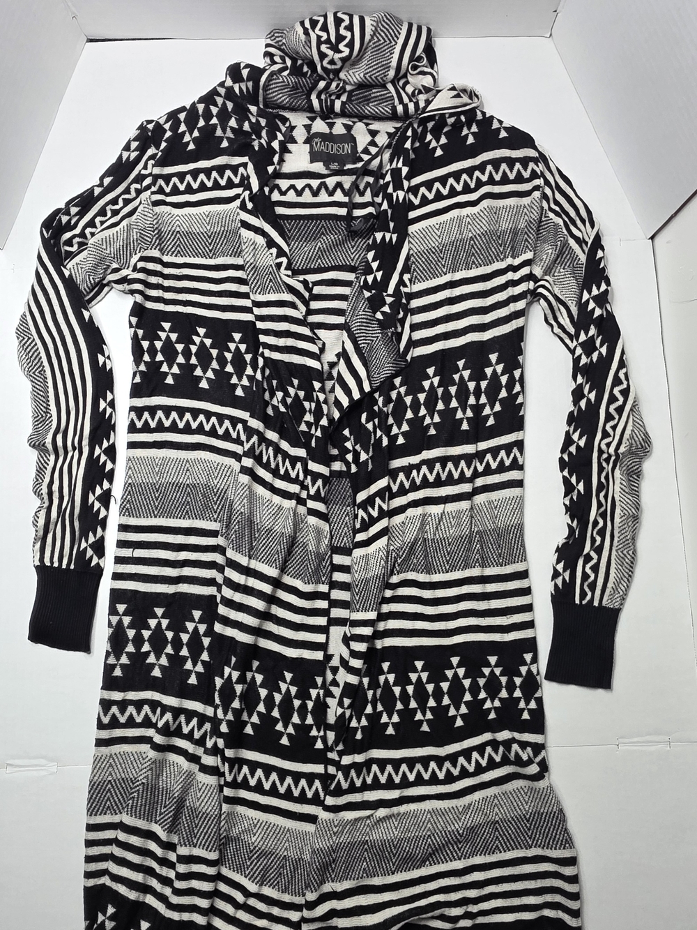 Madison Black & White Patterned Open-Front Sweater Cardigan